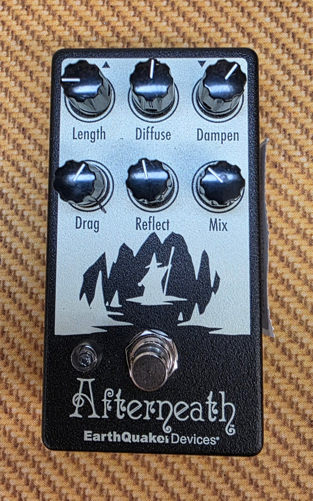 USED Eathquaker Devices Afterneath - Black/White